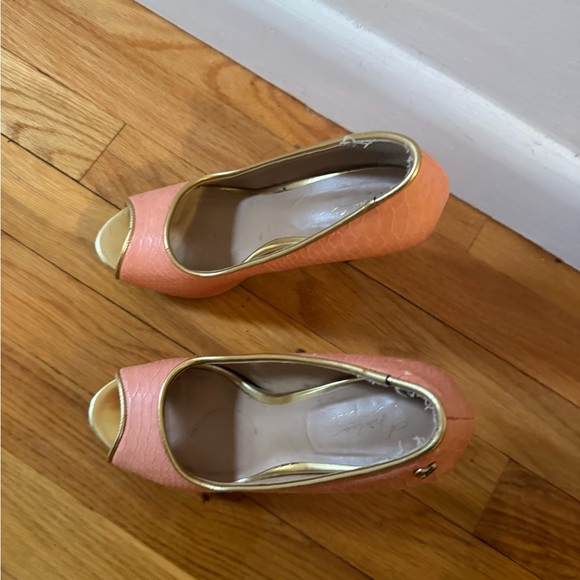 Cute Spring Heels - Picture 3 of 3